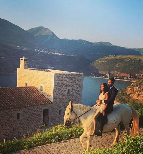 Το ζεÏ
γάÏι κάνει βÏλÏα με Îνα λεÏ
ÎºÏ Î¬Î»Î¿Î³Î¿