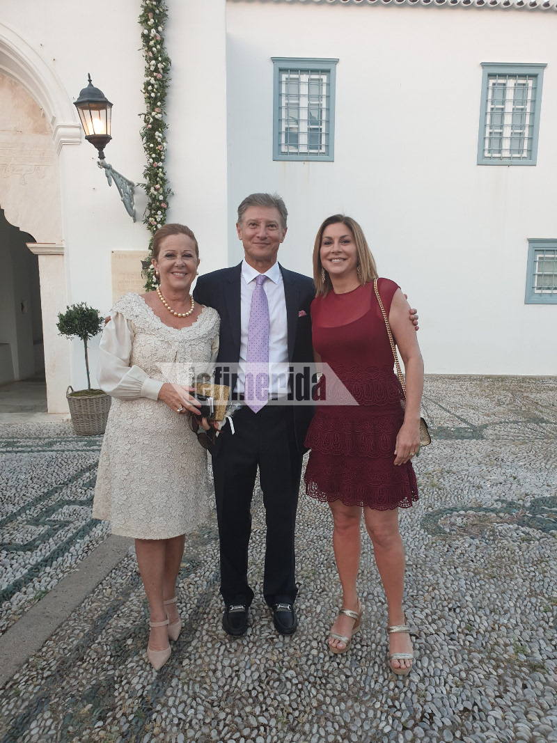 Î“Î¹Î¬Î½Î½Î·Ï‚ ÎºÎ±Î¹ Î¤ÎµÏÎ¯Î½Î± Î‘ÏÎ¼ÎµÎ½Î¬ÎºÎ·, Î¼Îµ Ï„Î· Î½Î¿Î½Î¬ Ï„Î¿Ï… Î‘Î»ÎµÎ¾Î¬Î½Î´ÏÎ± Î Î¬Î»Î»Î·