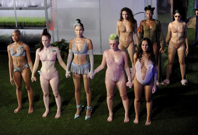 H επίδειξη εσωρούχων της Rihanna