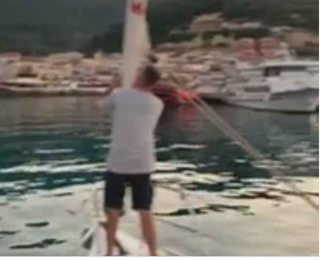 Άκης Πετρετζίκης