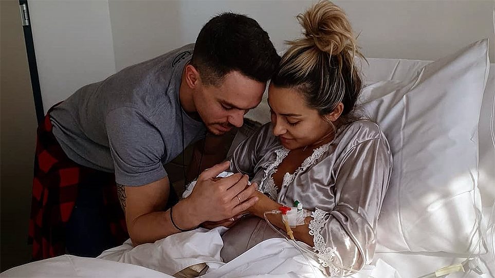 Πετρούνιας