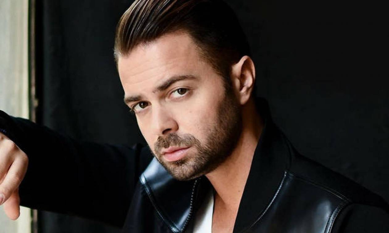 Ηλίας Βρεττός: ερωτευμένος στη Μύκονο! Αυτή είναι η γυναίκα που έχει κλέψει την καρδιά του τραγουδιστή