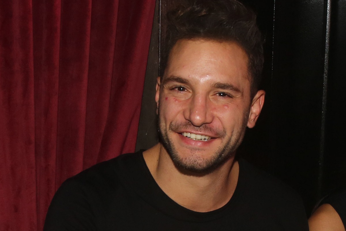 Ευθύμης Ζησάκης: η πιο ρομαντική φωτογραφία με την αγαπημένη του με φόντο το ηλιοβασίλεμα!