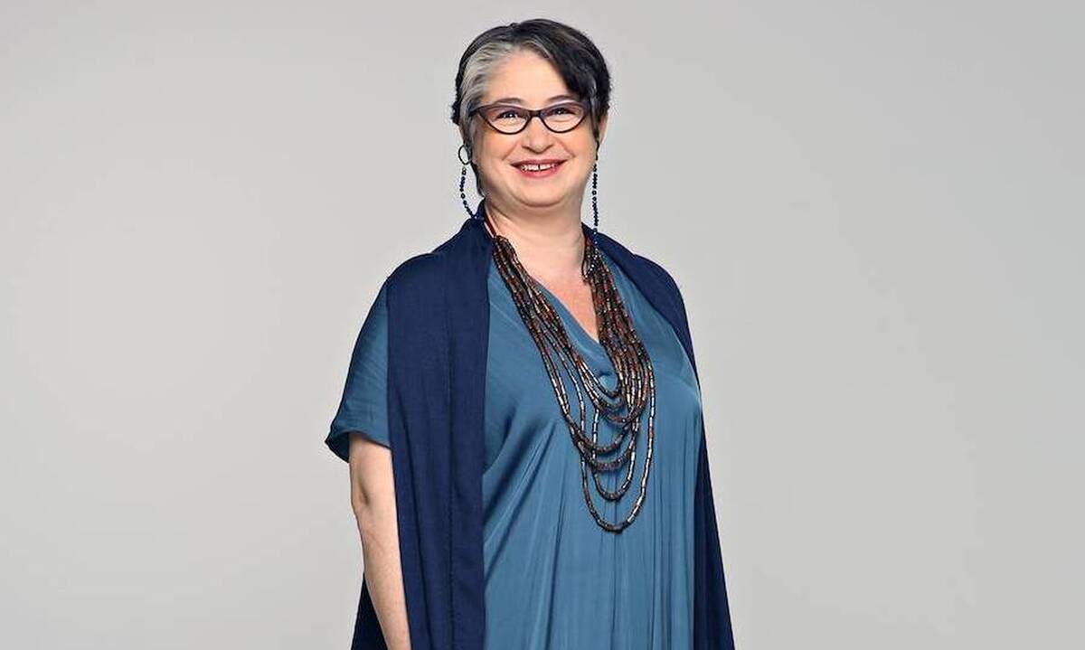 Ντίνα Μιχαηλίδου: η γιαγιά Μάρω από την σειρά Έρωτας με διαφορά εξηγεί γιατί υποστηρίζει τη Ζέτα