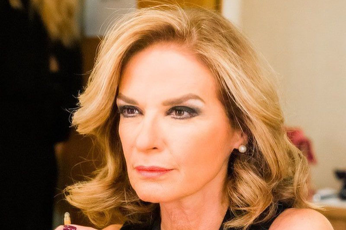 Πέγκυ Σταθακοπούλου: με την κούκλα κόρη της στο θέατρο (φωτογραφίες)