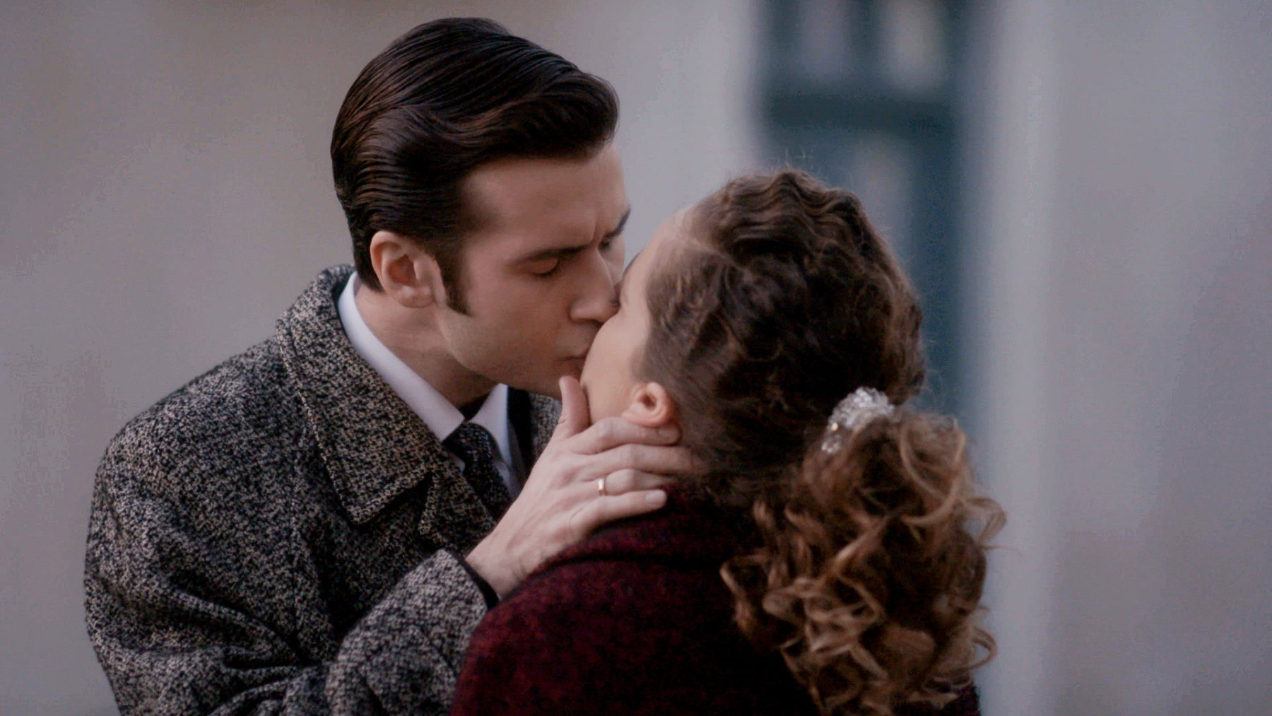 Άγριες μέλισσες spoiler: ο Νικηφόρος έρχεται ξανά κοντά στην Ασημίνα! Η ζεστή αγκαλιά και η πρότασή του