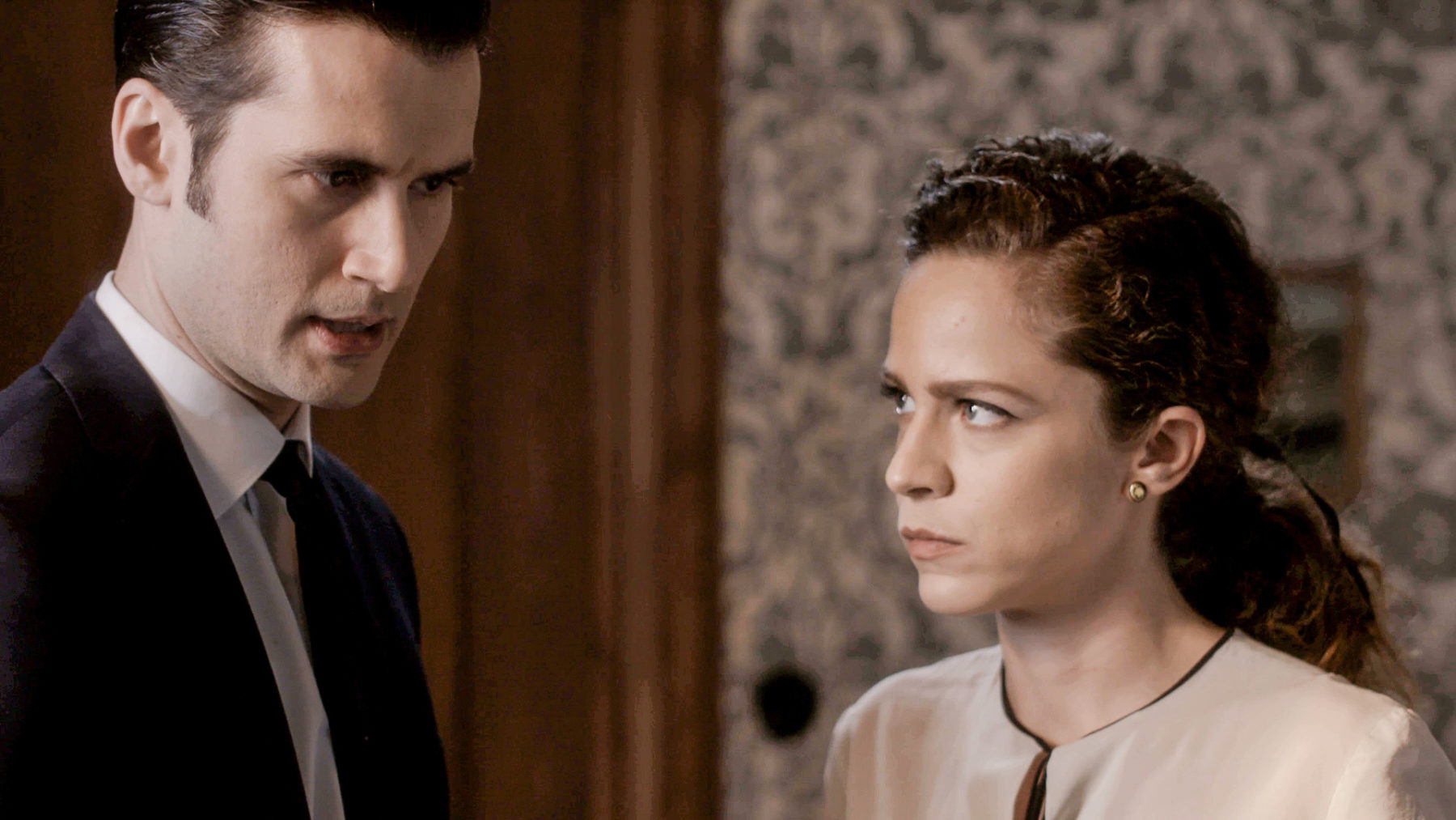 Άγριες μέλισσες spoiler: η Ασημίνα ορθώνει ανάστημα στους Σεβαστούς! Μπαίνει έξαλη στο αρχοντικό τους και...