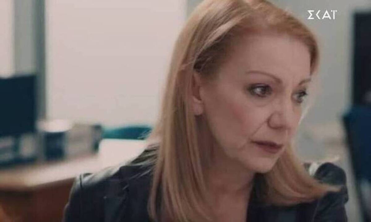 8 Λέξεις: η Ναυσικά κάνει μια συζήτηση στη Βικτώρια για το θέμα της Εύας