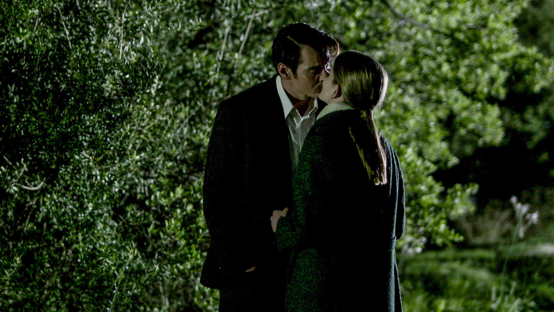 Άγριες μέλισσες spoiler: δεν αντέχουν μακριά ο ένας από τον άλλον! Ξανά μαζί Κωνσταντής και Δρόσω (φωτογραφίες)