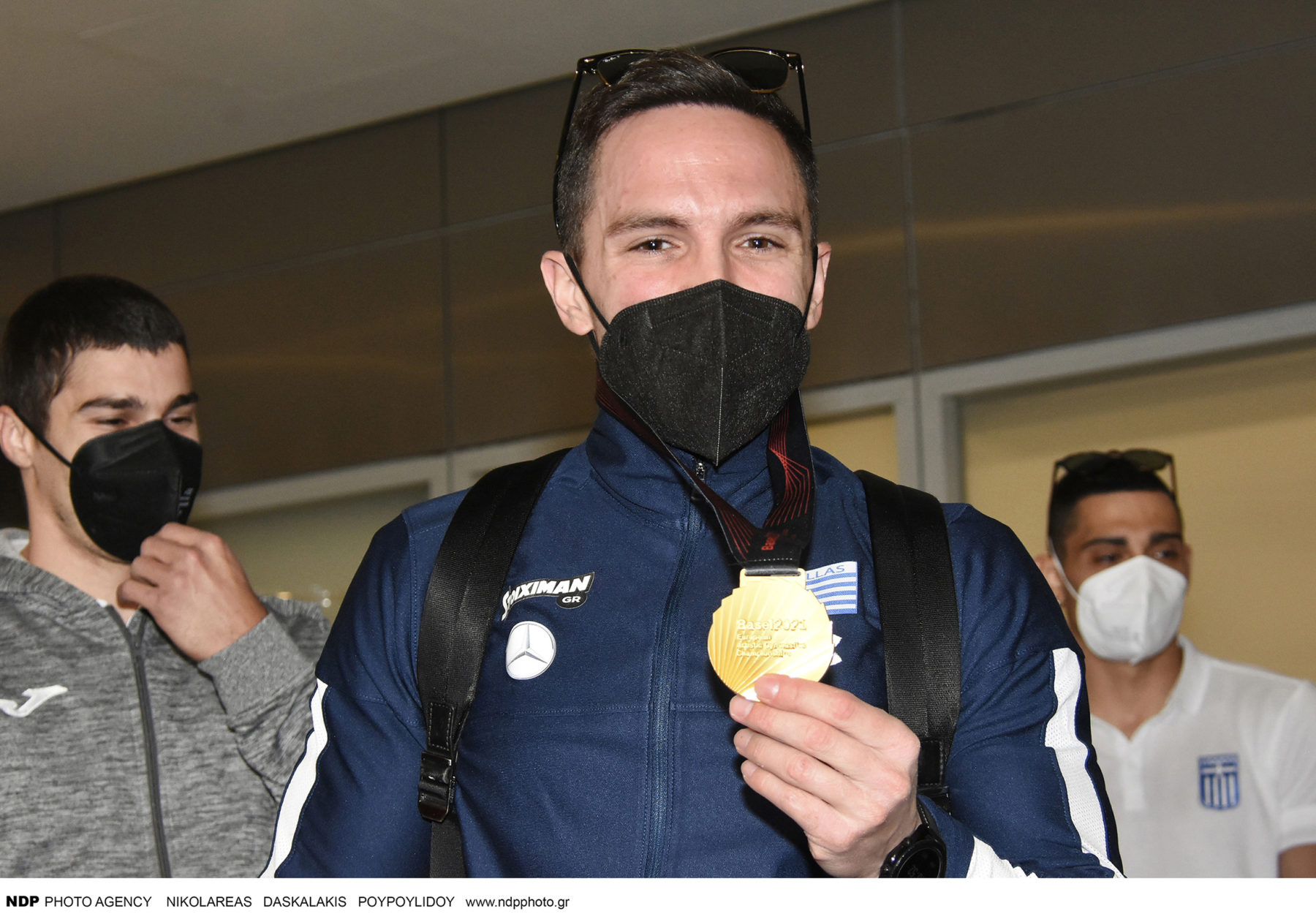Λευτέρης Πετρούνιας: Επέστρεψε στην Ελλάδα με το χρυσό μετάλλιο [Φωτογραφίες]