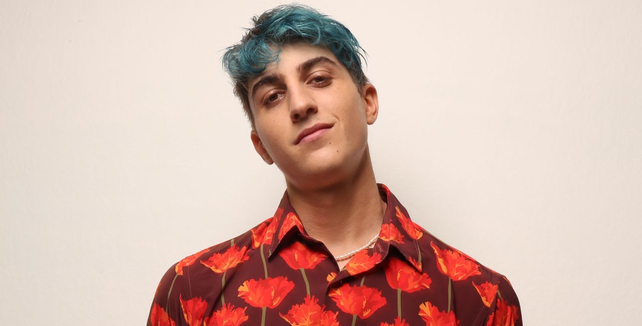 Good Job Nicky: Ο γιος του Γιάννη Πάριου αποκαλύπτει - «Θα μου πουν ότι αφού έχεις μπλε μαλλιά είσαι γκέι»