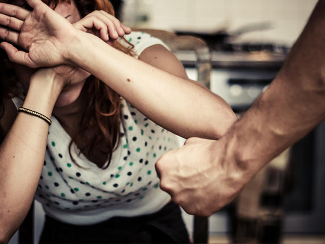 Μήνυση σε ηθοποιό από την πρώην σύζυγό του για άγριο ξυλοδαρμό! Λεπτομέρειες που σοκάρουν