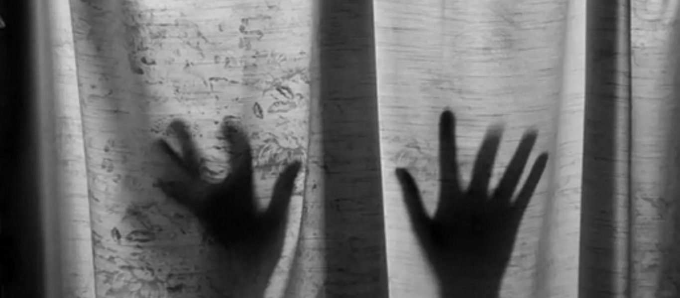 Φρίκη στη Νέα Σμύρνη: Την βίασε και την κούρεψε μπροστά σε άλλους δύο!