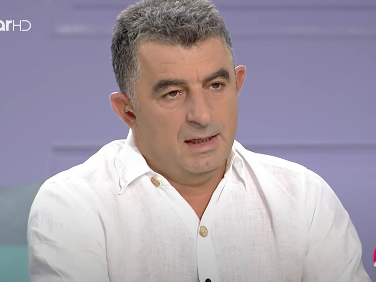 Γιώργος Καραϊβάζ: Ανατριχιάζει ο επικήδειος λόγος του γιου του – «Θα συγχωρούσε και τους δολοφόνους»