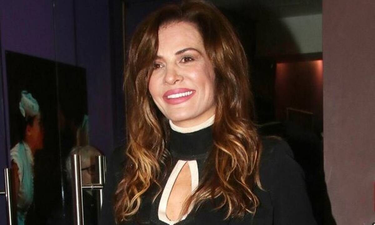 Δήμητρα Ματσούκα: Πιο καυτή από ποτέ! Ποζάρει με μπικίνι σε παραλία της Τήνου