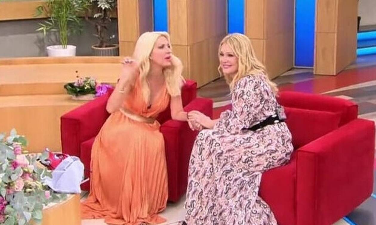 Η Ελένη Μενεγάκη συνάντησε απρόσμενα την Νατάσα Θεοδωρίδου και το ‘ριξαν έξω