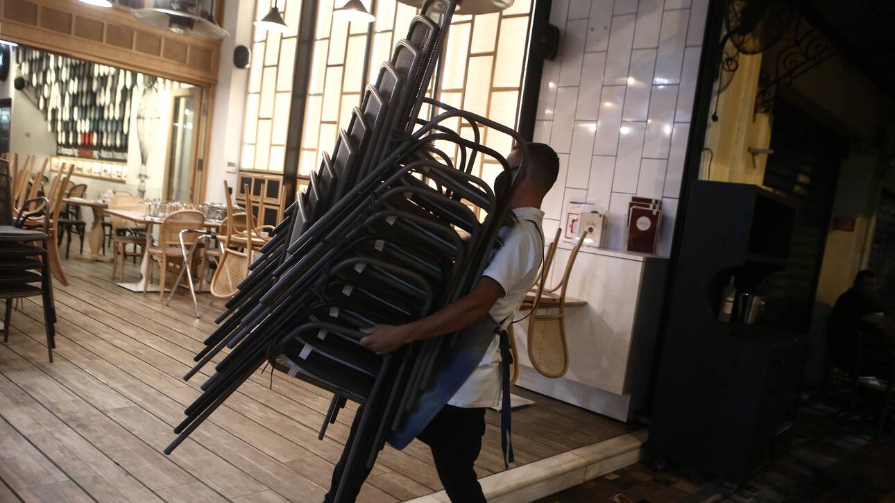 Επαναλειτουργία εστίασης: με μειωμένο ωράριο και αποκλειστικά σε εξωτερικούς χώρους