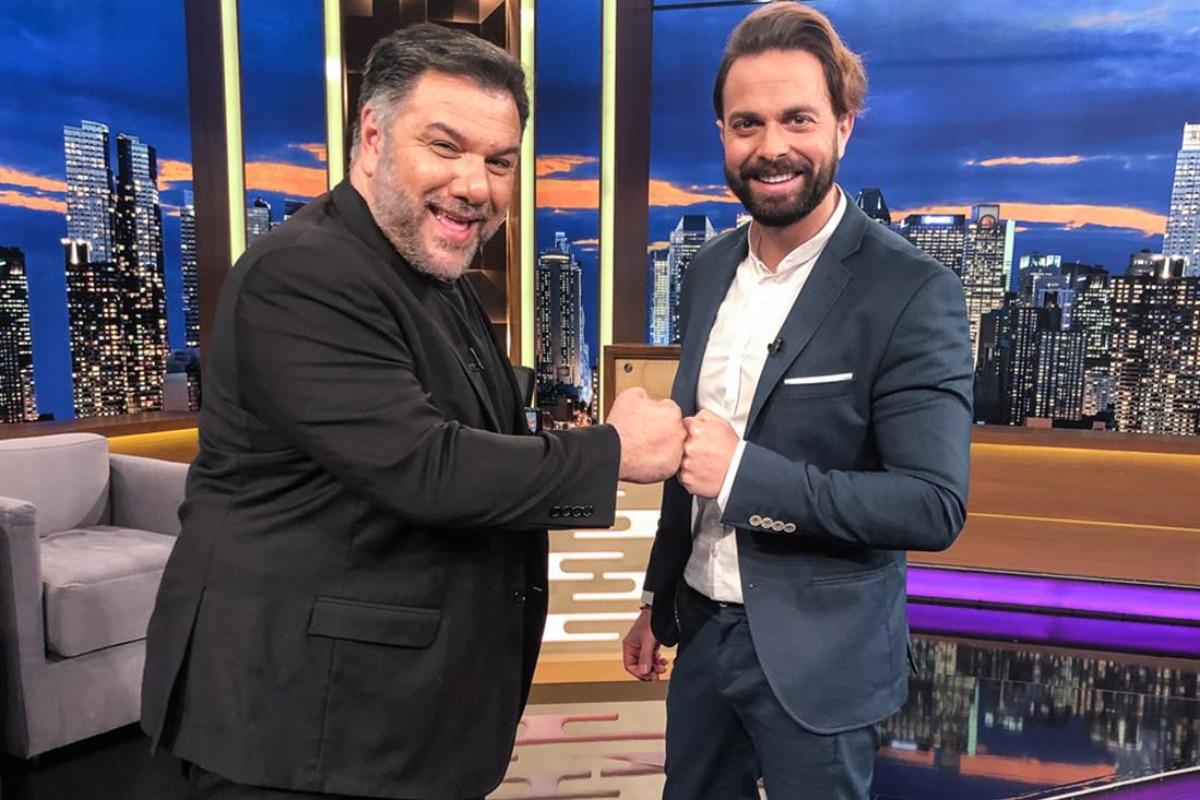 Ηλίας Βρεττός: «Έκατσα όπως ήμουν σακατεμένος από το τροχαίο και διάβασα. Πήγαινα με πατερίτσες και έδωσα τα μαθήματα και πήρα Πτυχίο»