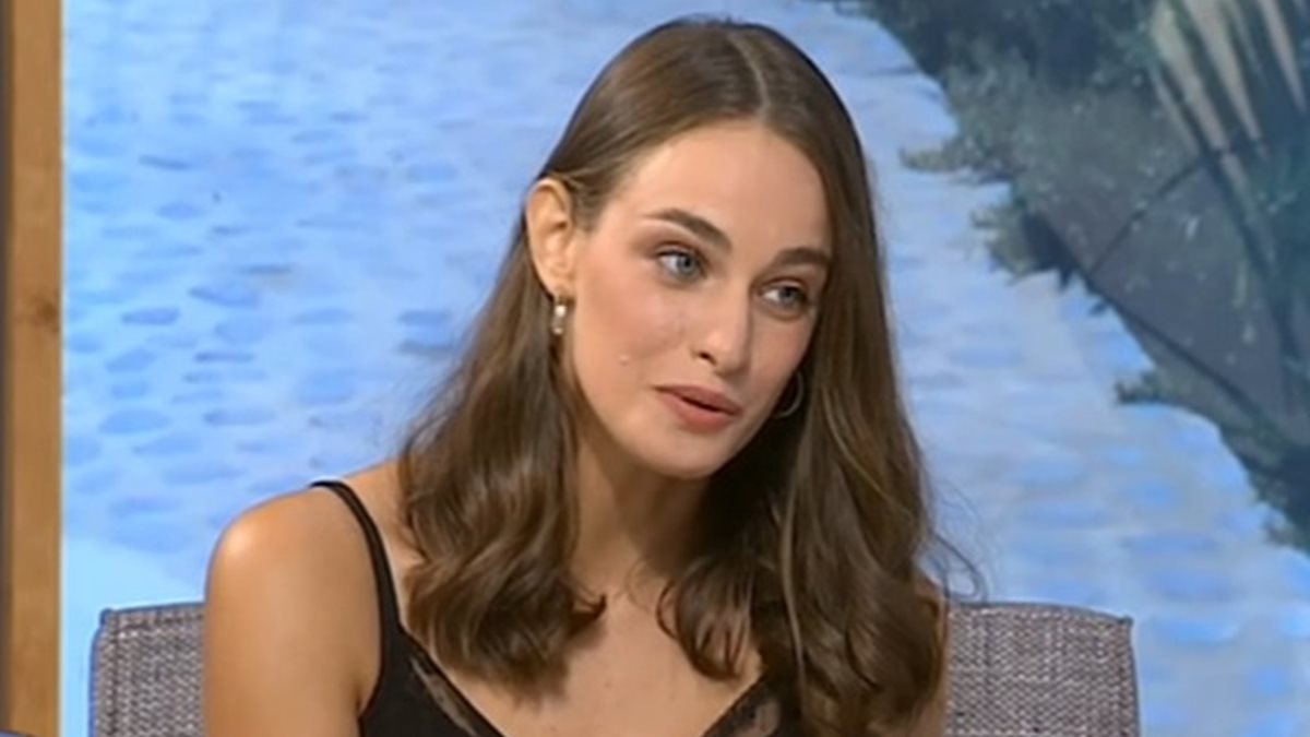 Μαρία Βοσκοπούλου: το νέο επαγγελματικό βήμα της! Δείτε τη στα γυρίσματα του Καρτ Ποστάλ