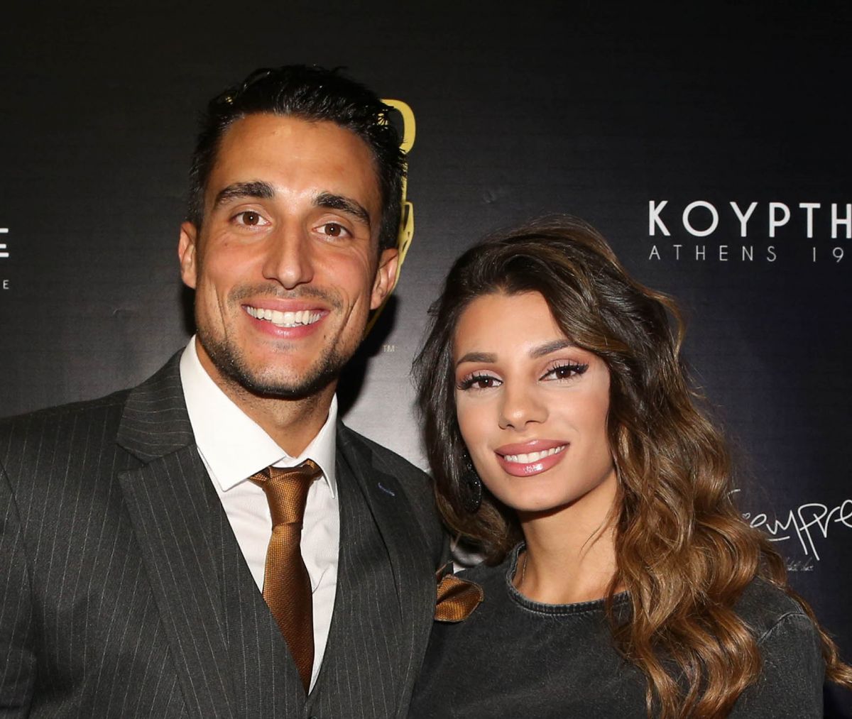 Ο μιντιάκιας: τα ψεύτικα προφίλ στο Survivor 4, το γραφείο της Μελέτη στο Mega και η σιγουριά του ΑΝΤ1 για τη Φαίη Σκορδά