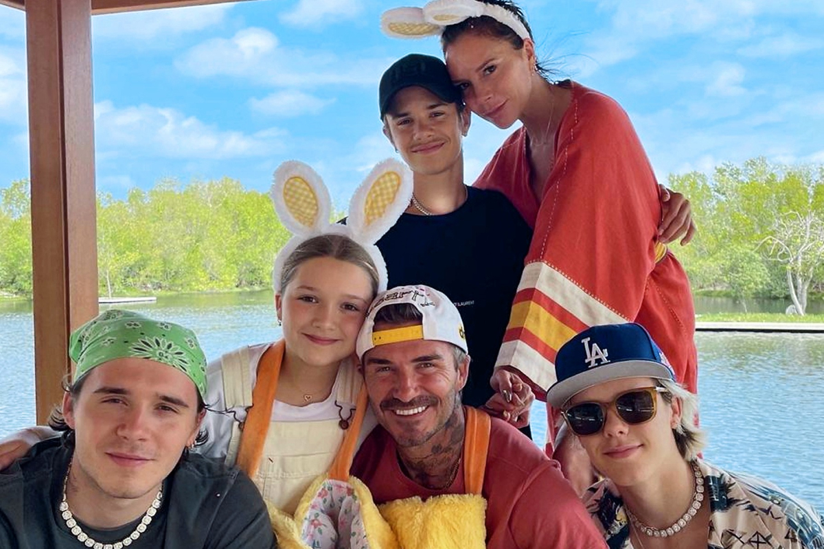 Ντέιβιντ και Βικτώρια Μπέκαμ: εύχονται Καλό Πάσχα με οικογενειακές φωτογραφίες