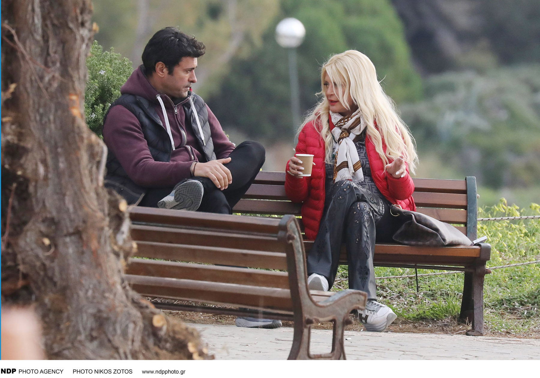 Μαρίνα Πατούλη: χαλαρή βόλτα στο Καβούρι με τον φίλο της Νίκο Παπαδάκη