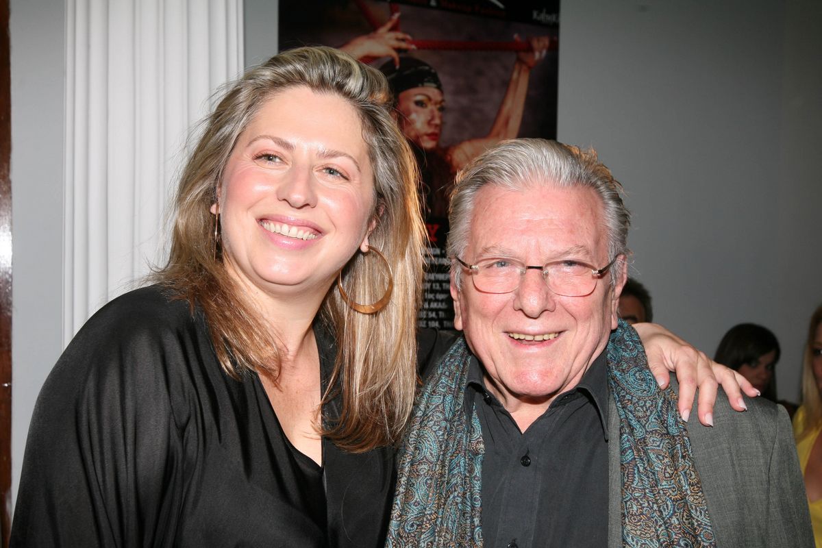 Σάντρα Βουτσά: Στα δικαστήρια με τη Θεανώ Παπασπύρου για τους πίνακες του Κώστα Βουτσά