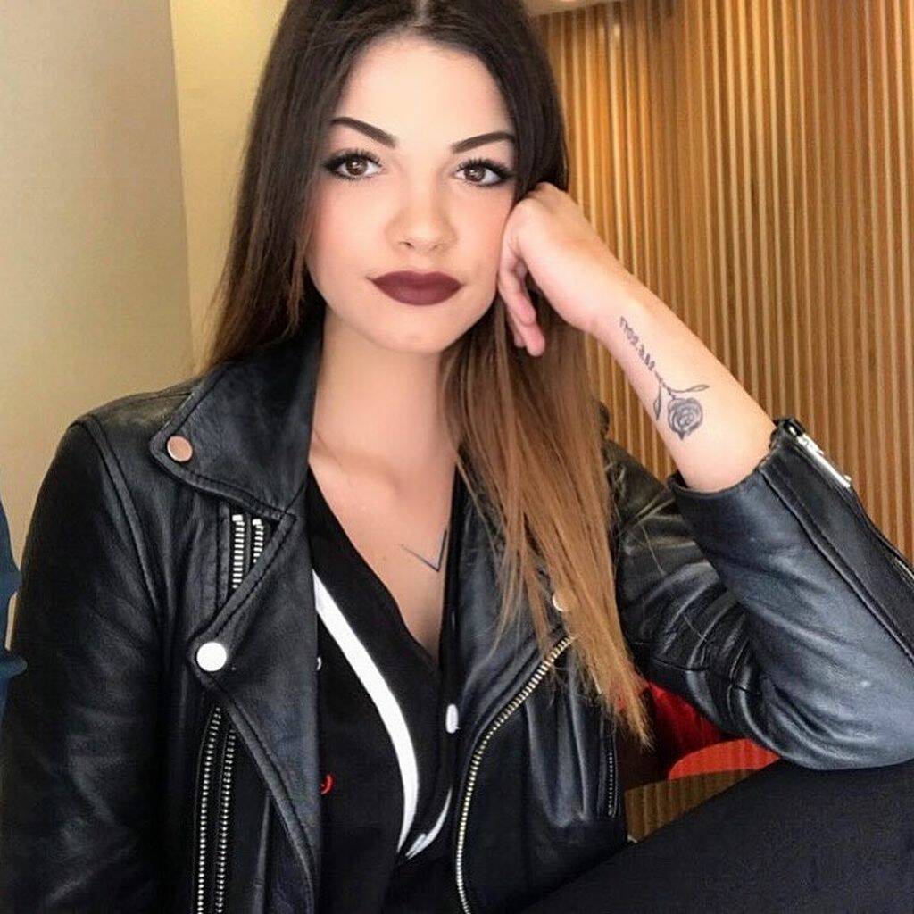 Τζένη Καζάκου: η κούκλα εγγονή της Καρέζη στη σειρά του Μανουσάκη στην ΕΡΤ!