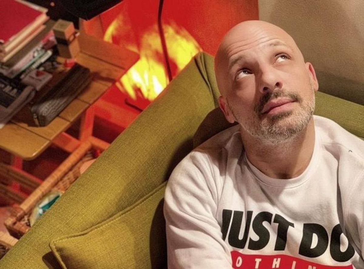 Νίκος Μουτσινάς: το χρυσό παιδί του Σκάι απολαμβάνει 15νθήμερη άδεια