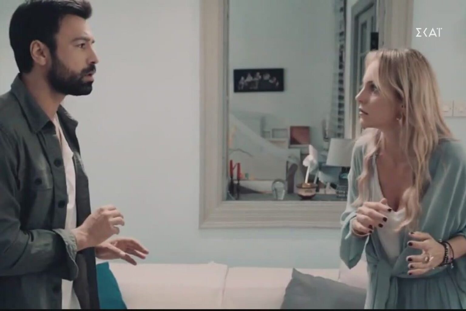 8 Λέξεις: ο Οδυσσέας αποφεύγει να υπογράψει τα συμβόλαια με τη Σύνθια