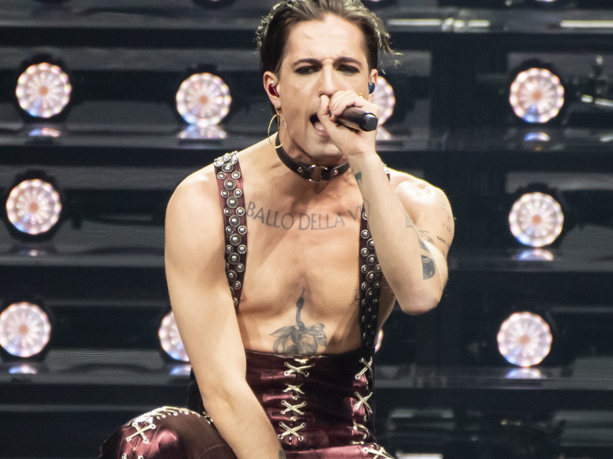 Eurovision 2021 – Ιταλία: Το πρώτο μήνυμα του Νταμιάνο Νταβίντ και το φιλί στο στόμα με τον κιθαρίστα του