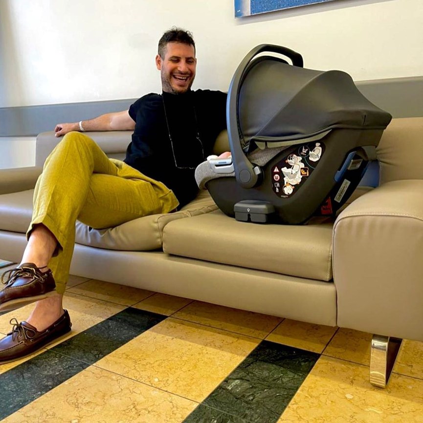 Θανάσης Πατριαρχέας - Βίβιαν Δράκου: στο σπίτι τους μαζί με την νεογέννητη κόρη τους.