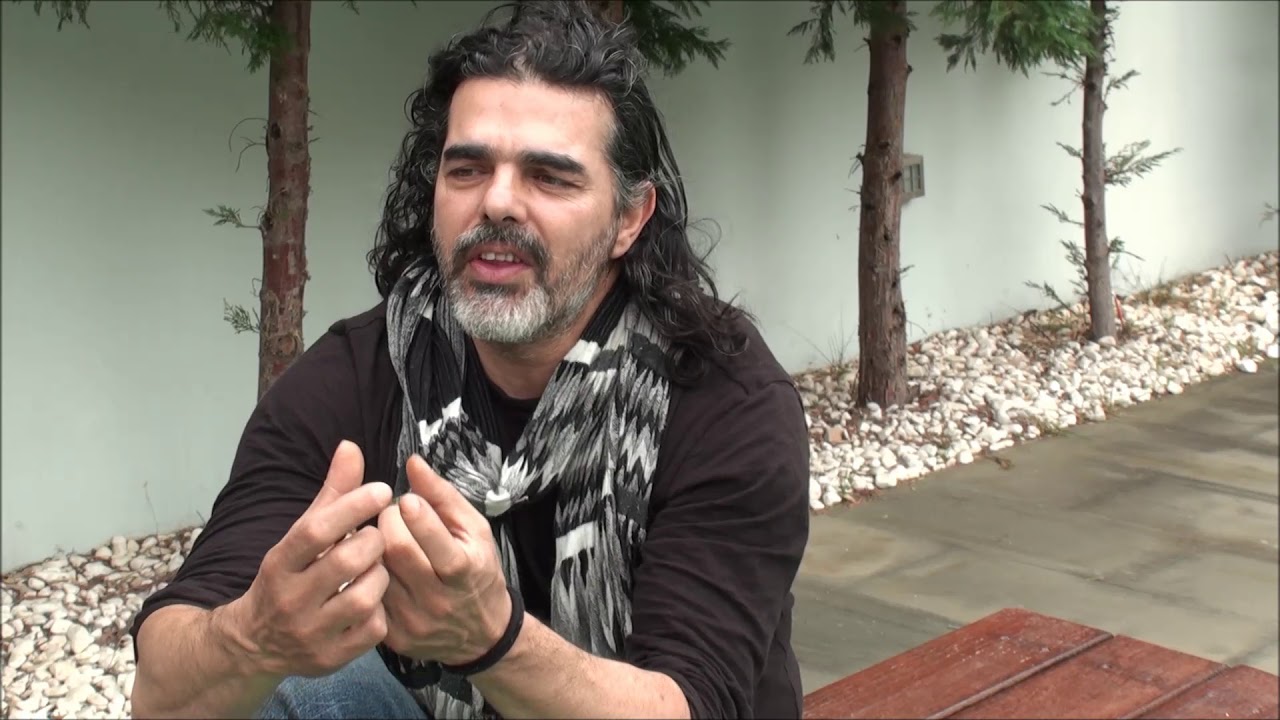 Ιωσήφ Πολυζωίδης: «Η τέχνη έκανε τους ανθρώπους να επιβιώσουν, άσχετα αν οι άνθρωποι της τέχνης έμειναν έξω από τα μέτρα στήριξης»