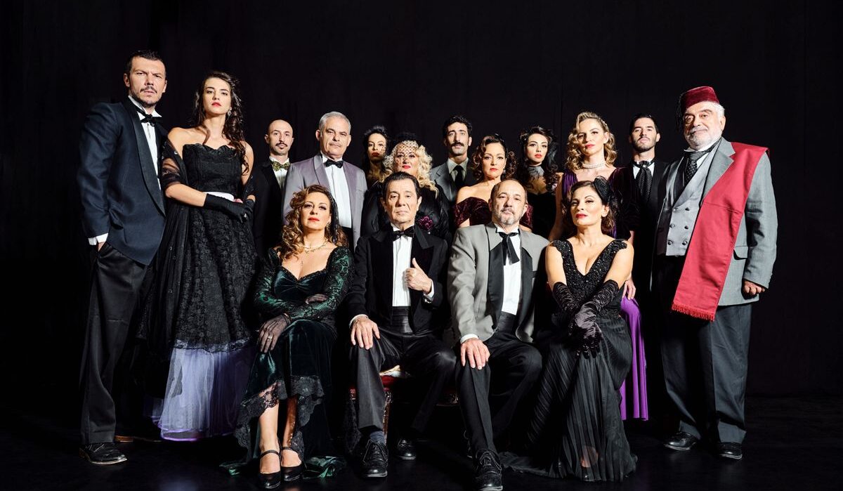 Κάποτε στο Βόσπορο: η θεατρική παράσταση που θα γεμίσει από Άγριες Μέλισσες το καλοκαίρι