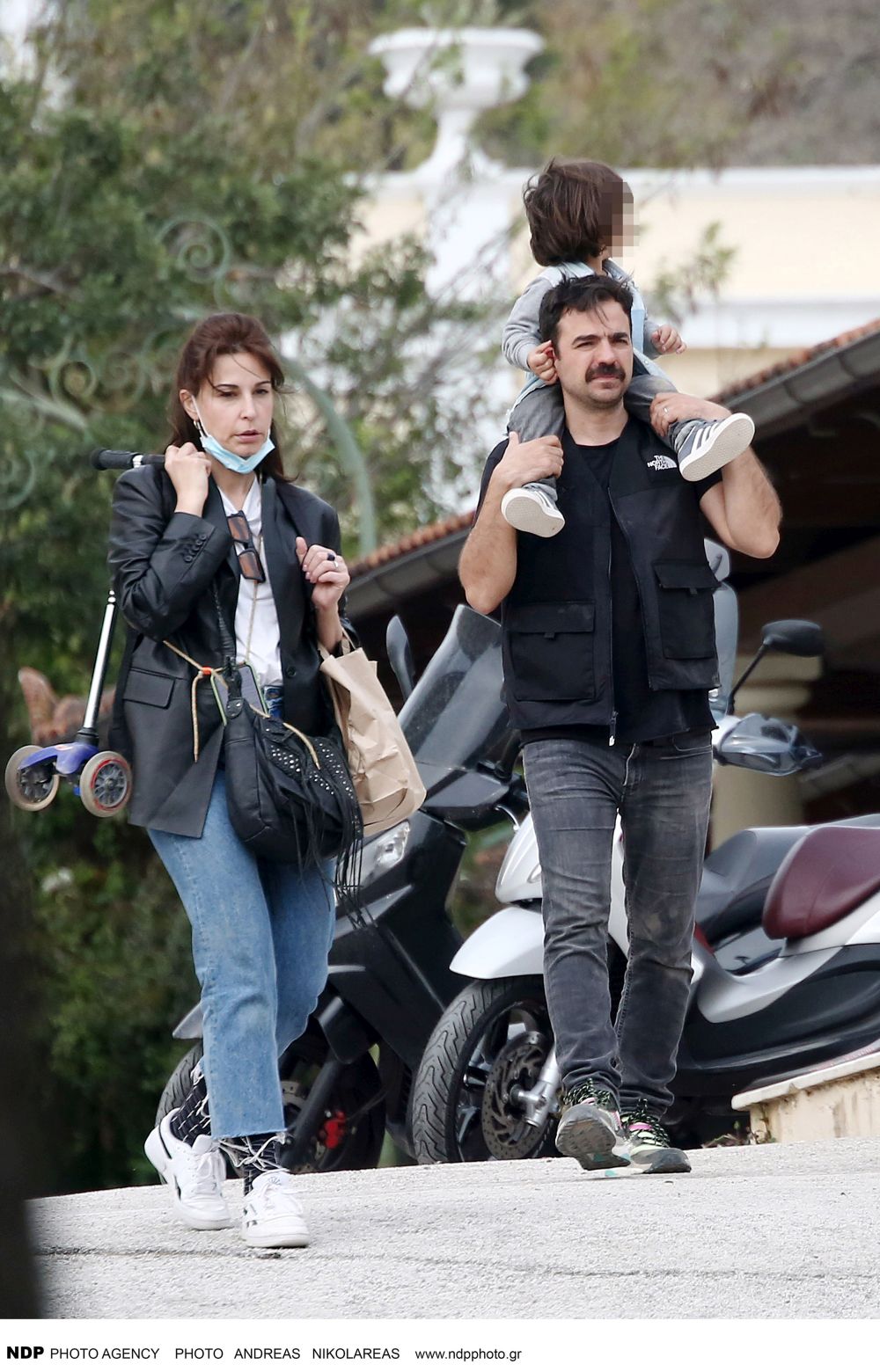 Κατερίνα Παπουτσάκη - Παναγιώτης Πιλαφάς: βόλτα στο Ζάππειο με τον μικρό τους γιο, Κίμωνα