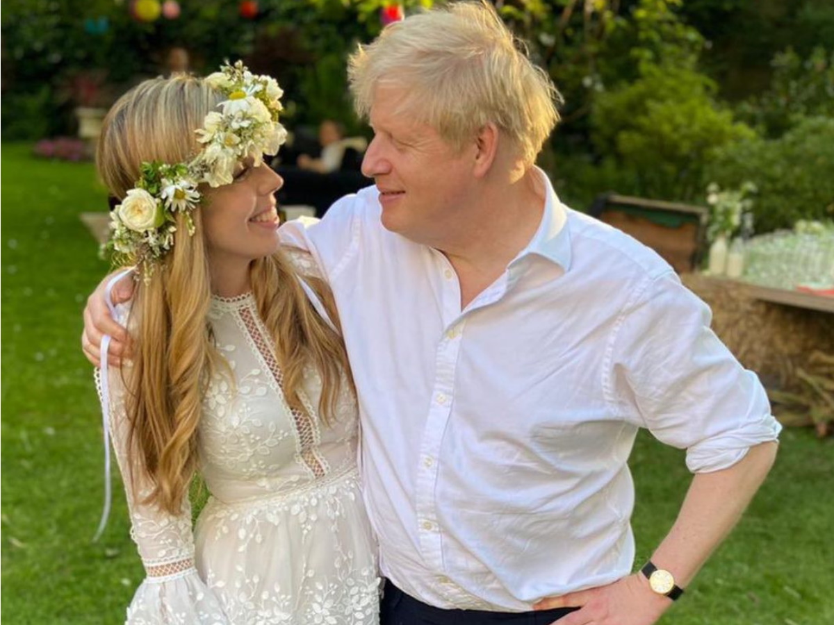 Μπόρις Τζόνσον: Με νοικιασμένο νυφικό πήγε στον γάμο της η σύζυγός του, Κάρι Σίμοντς