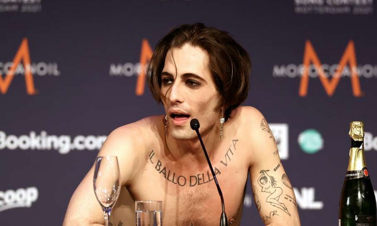 Μαύρα νύχια, μακριά μαλλιά, τατουάζ, gay φιλιά πάνω στη σκηνή, κατηγορίες για ναρκωτικά -που τελικά αποδείχτηκαν αβάσιμες- και άλλα πολλά ενδιαφέροντα και πικάντικα.