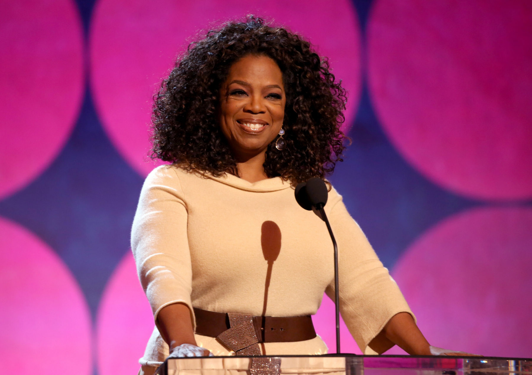 Όπρα Γουίνφρεϊ: «Ο 19χρονος ξάδερφός μου με βίαζε από τα 9 έως τα 12 μου»