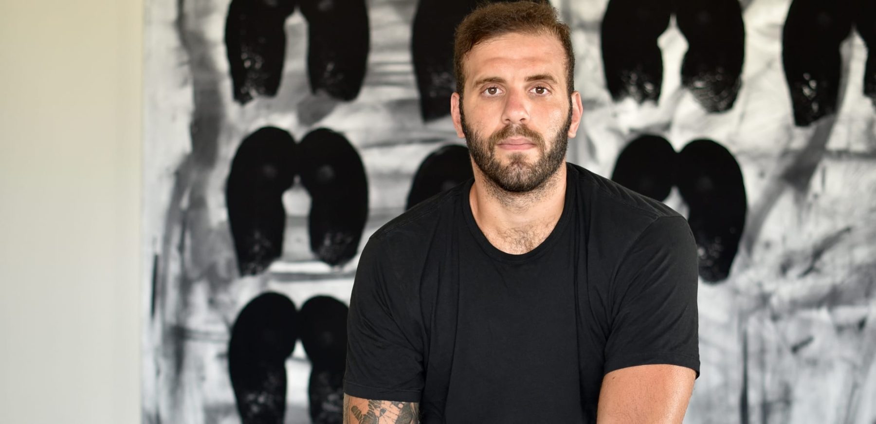 Μύκονος: Έκλεψε την παράσταση η σύντροφος του Νίκου Παππά! Θέμα συζήτησης η μελαχρινή καλλονή (video)