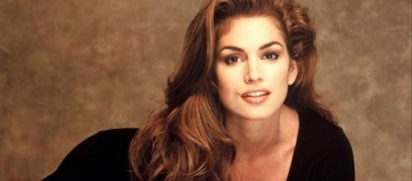 Σίντι Κρόφορντ: Σούπερ σέξι φωτογράφιση για τη Vogue στα 55 της!