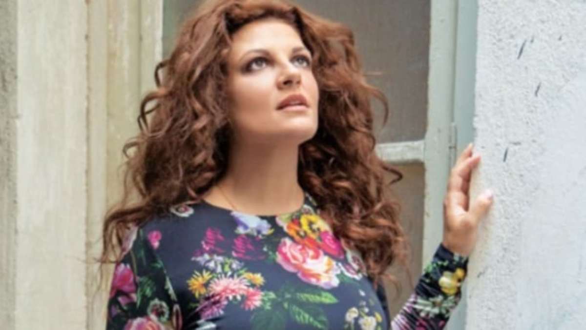 Τάνια Τρύπη: «Νιώθω αβεβαιότητα, είναι μια εποχή αγέλαστη με στρες»