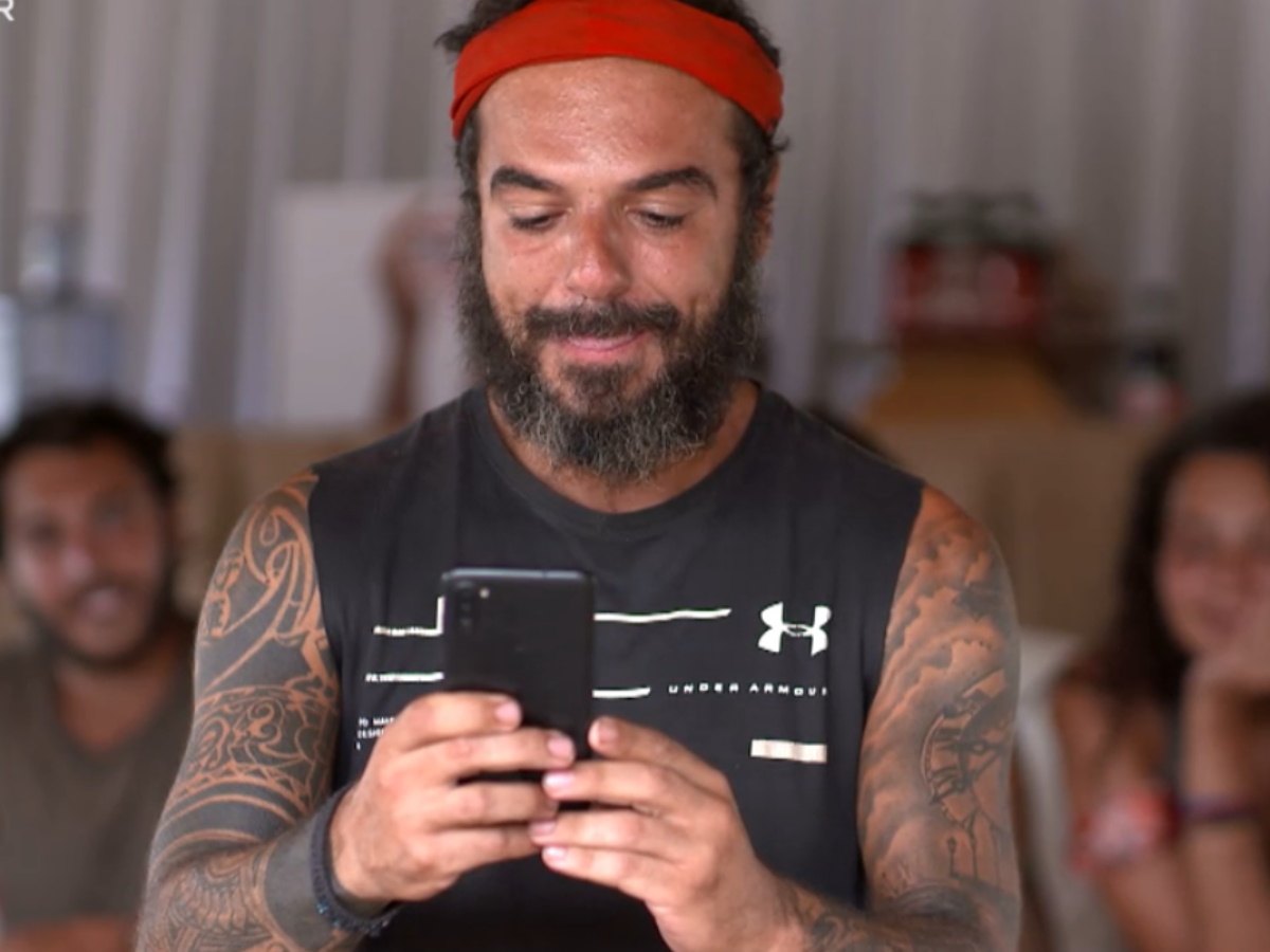 Survivor 4: δεν πρόλαβε να φύγει και «πάγωσε» τον Ιλιτζαί! Πρόταση βόμβα στον Τριαντάφυλλο για μουσικό ριάλιτι αντίπαλης εταιρείας του Ατζούν