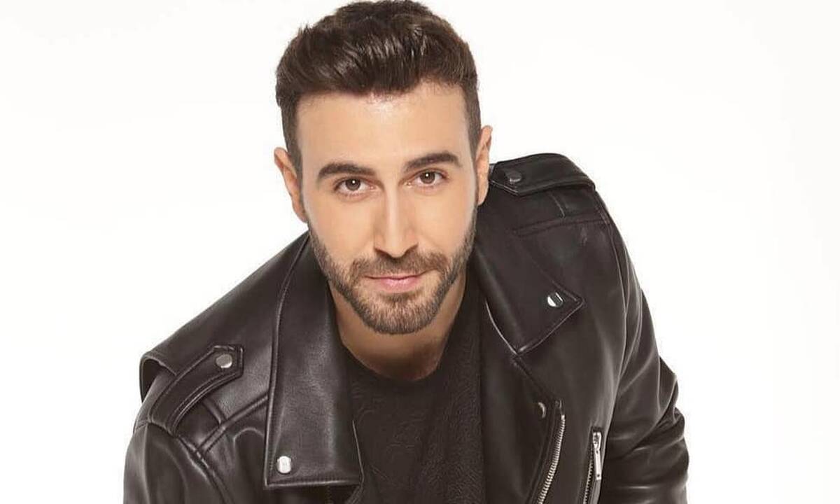 8 Λέξεις: ο Μανούσος συμπαραστέκεται στον Άκη με συγκινητικό τρόπο