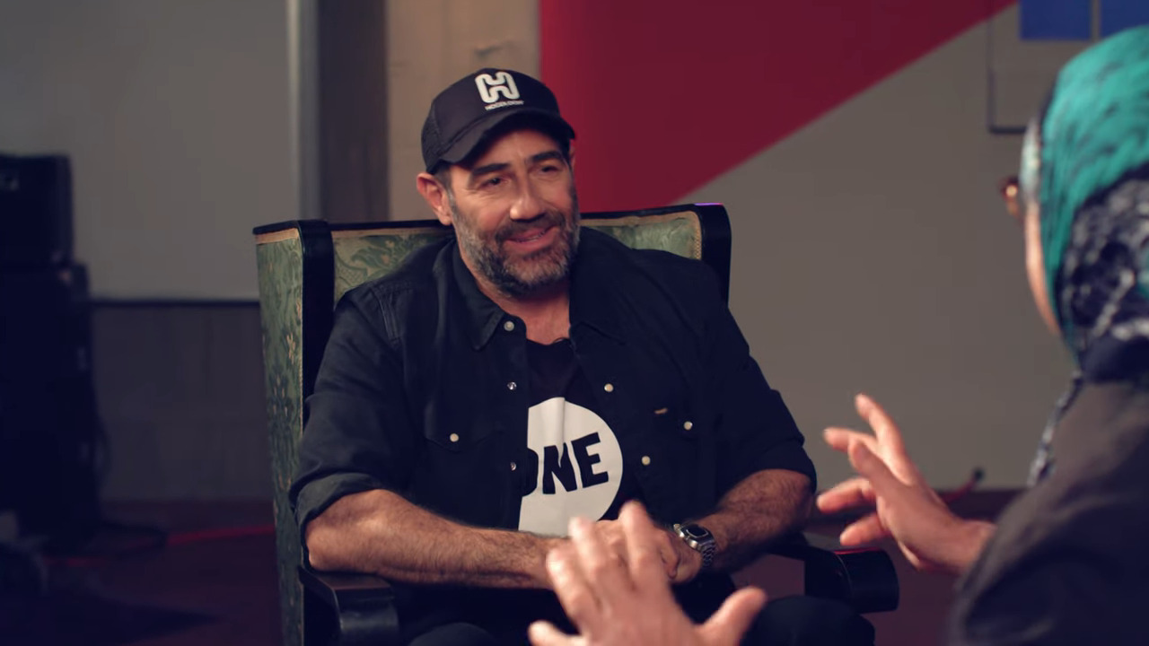 Αντώνης Κανάκης: «Όταν πέθανε ο μπαμπάς μου, μέσα μου πέθανα κι εγώ μαζί του»