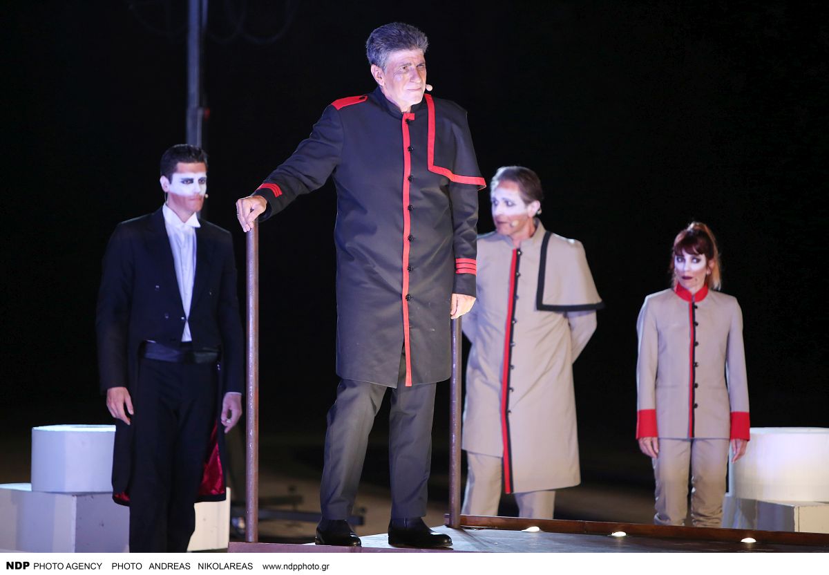 Γιάννης Μπέζος: «Τα ριάλιτι δεν τα παρακολουθώ. Μου είναι αδιάφορα»