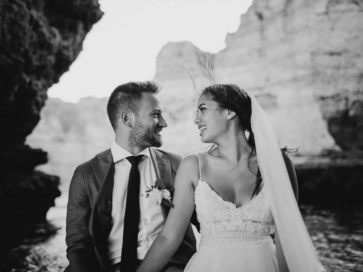 Γλυκά Νερά: Φωτογραφίες ντοκουμέντο από τον ονειρικό γάμο της Καρολάιν και του πιλότου στην Πορτογαλία