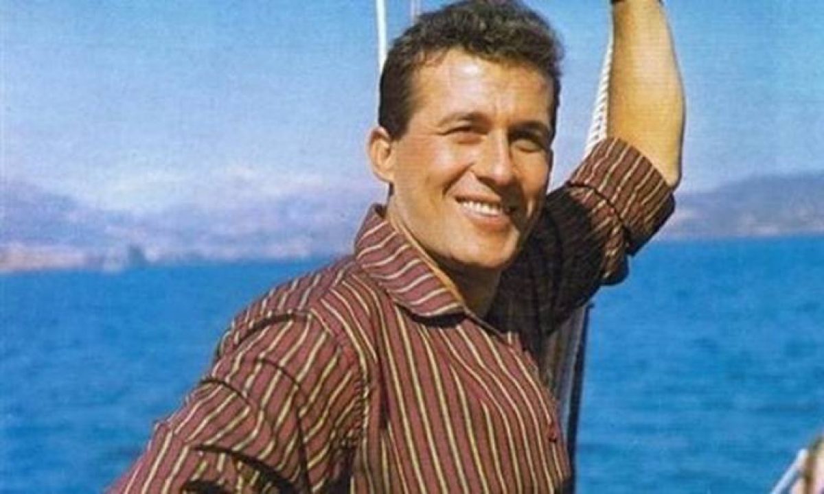 Δημήτρης Παπαμιχαήλ: Σπάνιες φωτογραφίες μέσα από το σπίτι του στο Πόρτο Ύδρα που πουλήθηκε 140.000 ευρώ