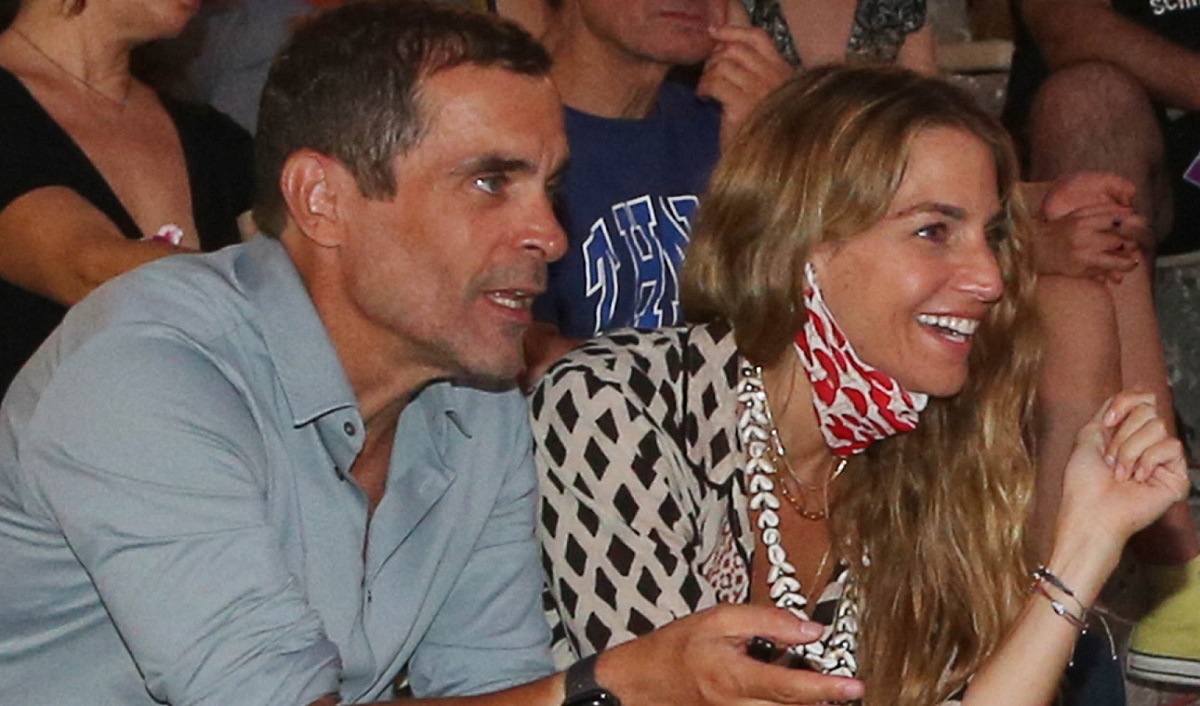 Κωνσταντίνος Μαρκουλάκης – Χρυσή Βαρδινογιάννη: Απόδραση στις Σπέτσες για το ζευγάρι [φωτογραφία]