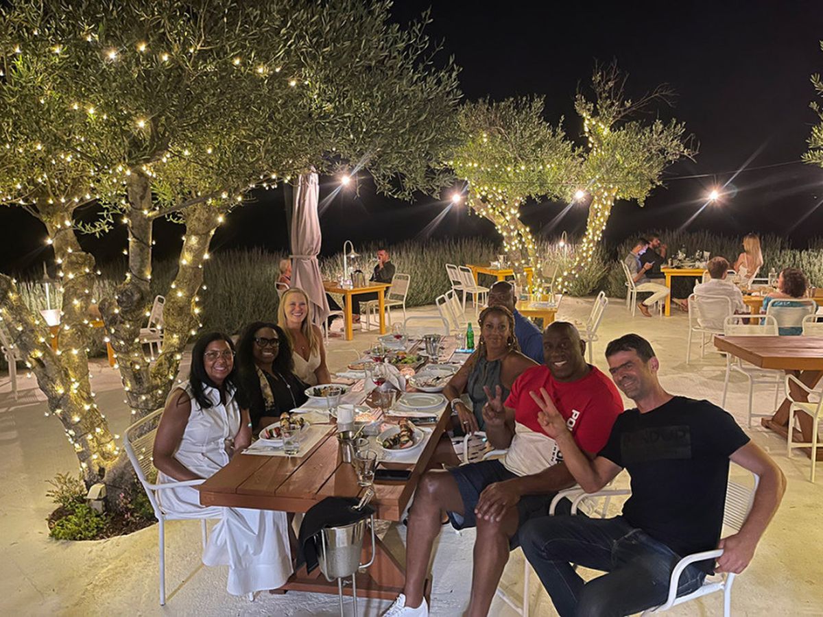 Μάτζικ Τζόνσον: η επιχειρηματική βόμβα που έριξε στη Ζάκυνθο