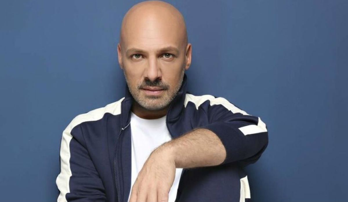 Νίκος Μουτσινάς: Η απορία για τη σύζυγο Τριαντάφυλλου – «Πώς τον παντρεύτηκε;»